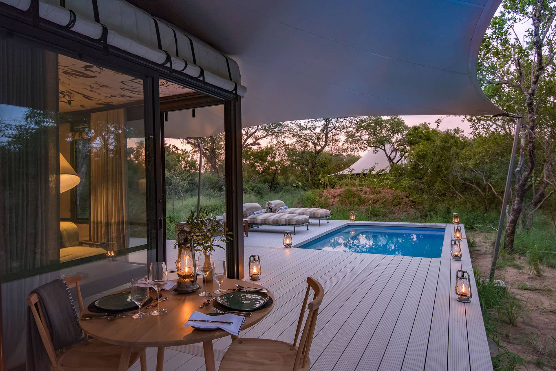 Saseka Tented Camp: Die Terrasse einer Suite Saseka Tented Camp: Die Terrasse einer Suite
