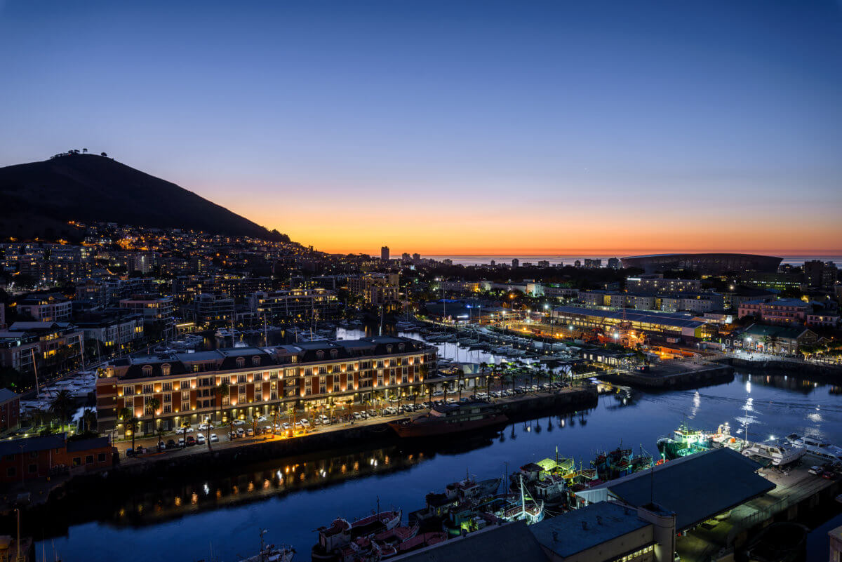 Cape Town, Hafen, Kapstadt, Südafrika, The Royal Portfolio, The Silo, V&A Waterfront, Aussicht, Dämmerung, Sonnenuntergang, Afrikarma, Afrikarma Safaris, Afrikarma Safaris – Wildnis. Hautnah., afrikarma.de, Table Mountain, Tafelberg