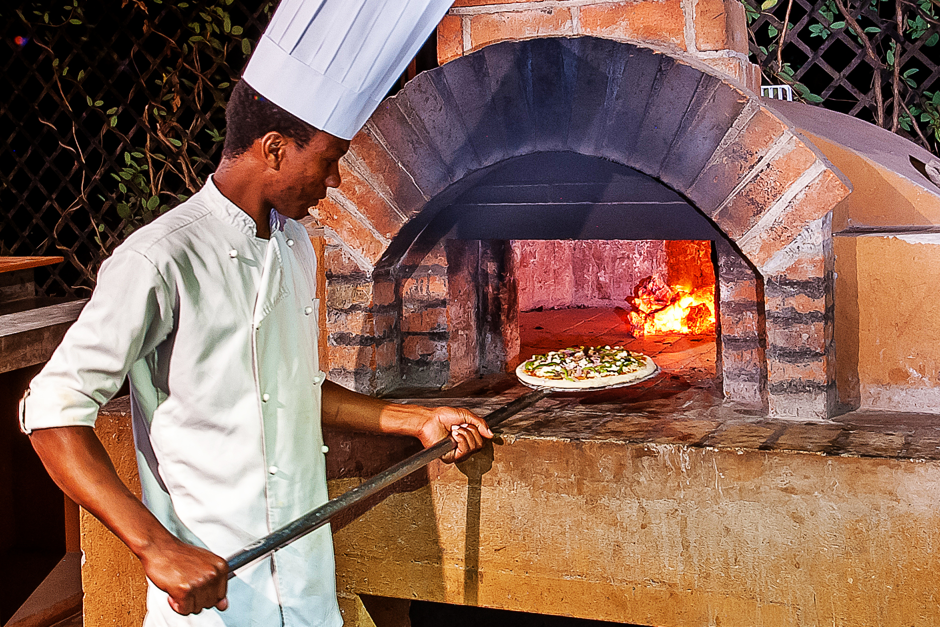 africa, afrika, afrikarma, arusha, arusha coffee lodge, arusha national park, arusha-nationalpark, auszeichnung, award, besichtigung, bilder, buchen, buchung, büffel, coffee, coffee plantation, elefant, elewana, elewana collection, familie, galerie, guided walk, information, informieren, kaffee, kaffeeplantage, kinder, löwe, nachhaltigkeit, ngorongoro crater national park, ngorongoro-krater, nordtansania, north tanzania, northern tanzania, plantage, plantation, reise, reisen, reiseveranstalter, safari, spa, tansania, tanzania, urlaub, verkostung, vollpension, wandern, wanderung, wellness, www.afrikarma.de, central facilities, essen, holzofen, koch, küche, main area, ofen, personal, pizza, speisen, staff, zentrale einrichtungen