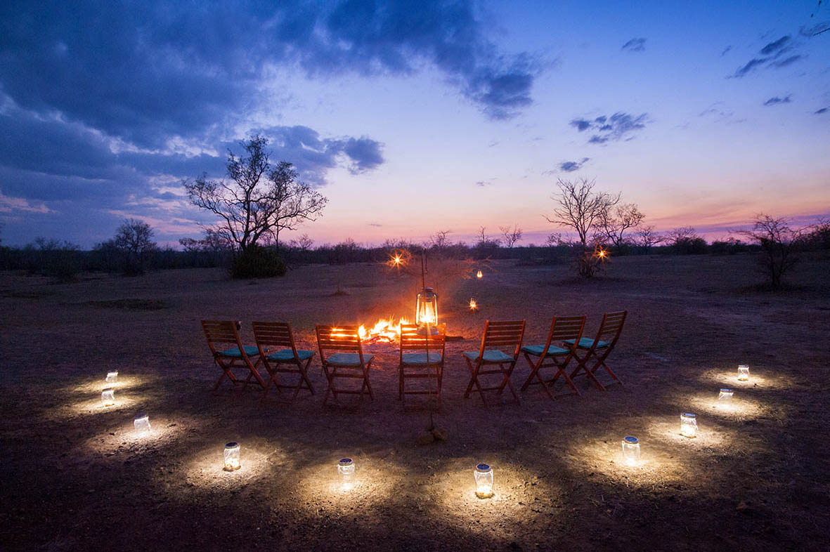 Azura Selous, Abend, Boma, Feuerstelle, azura selous bilder, lagerfeuer, luxusreisen, selous game reserve