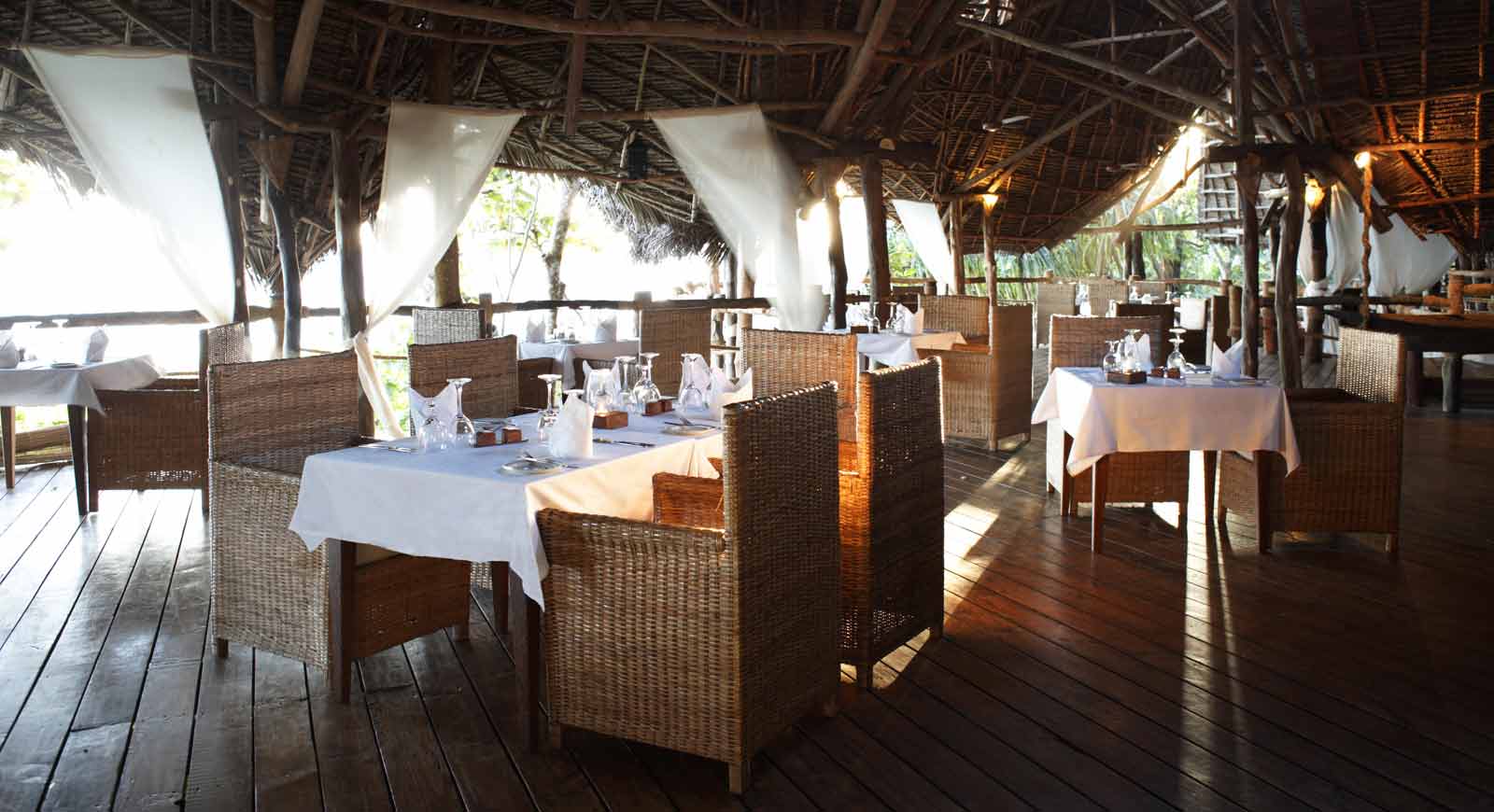 Fundu Lagoon, Pemba, Resort, Ausblick, Essen, Gedeck, Restaurant, Tisch, Trinken