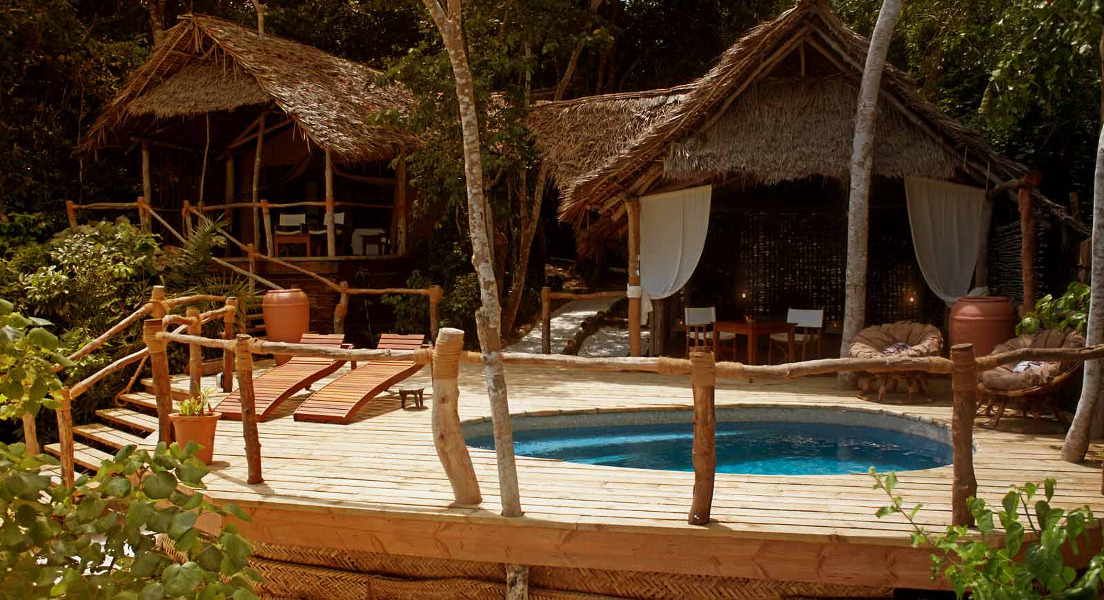 Fundu Lagoon, Pemba, Resort, Dach, Gästeunterkünfte, Liegestühle, Pool, Suite, Zelte