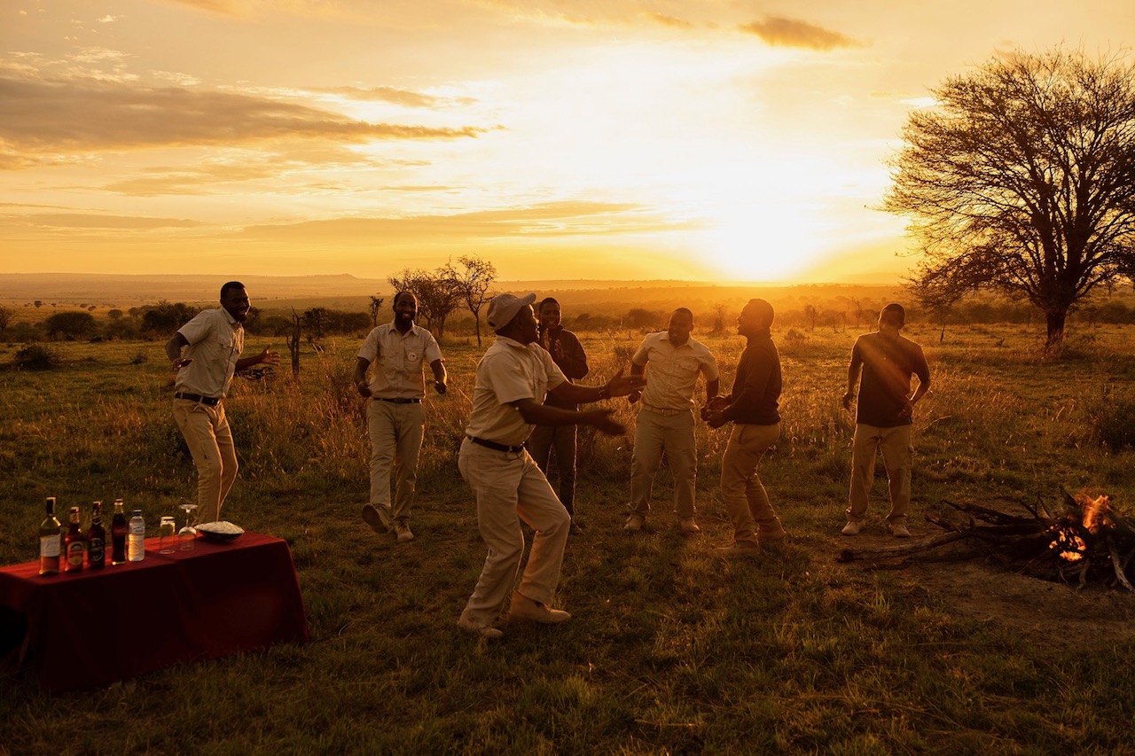Kaskaz Mara Camp: Sundowner und tanzen