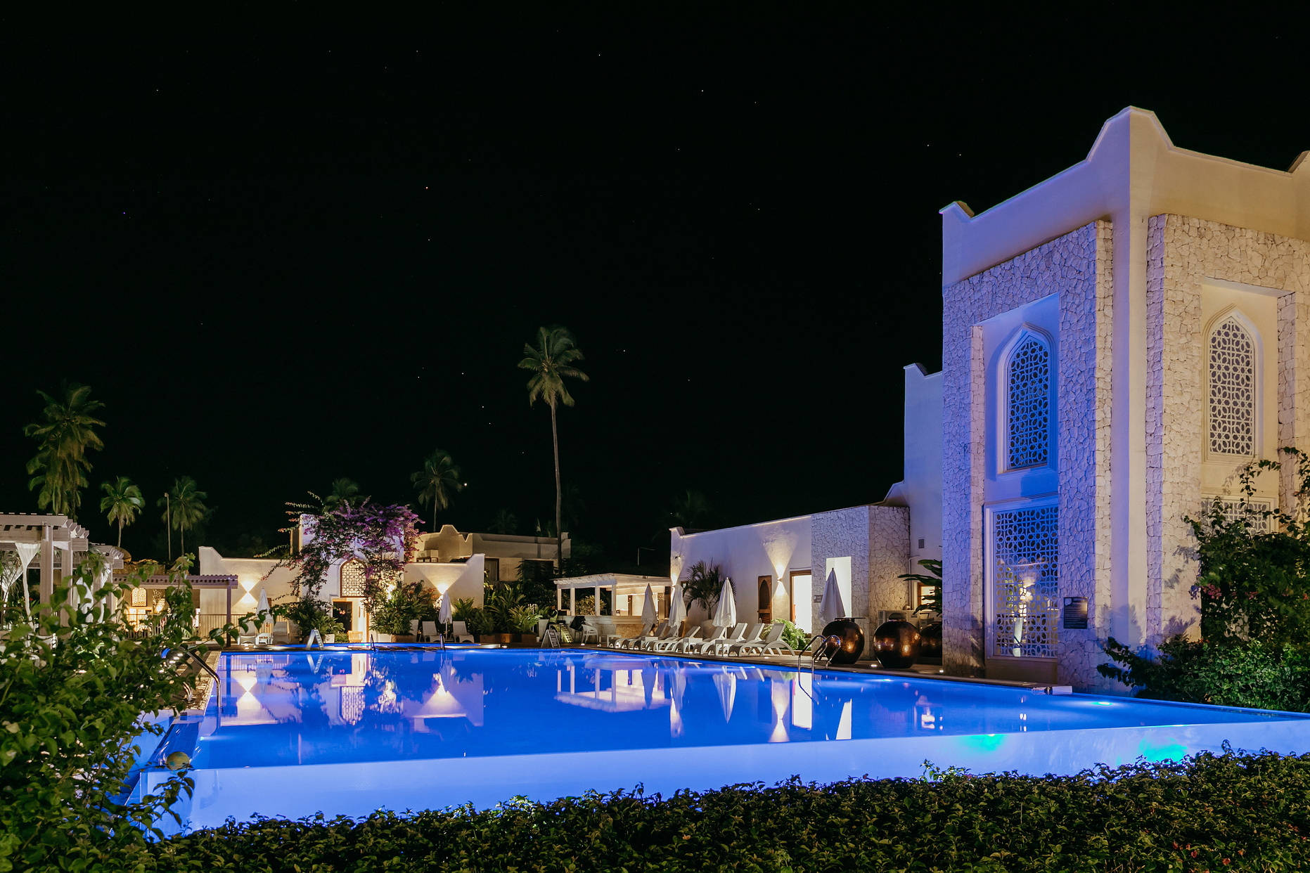 LUX Marijani: Der Pool am Abend