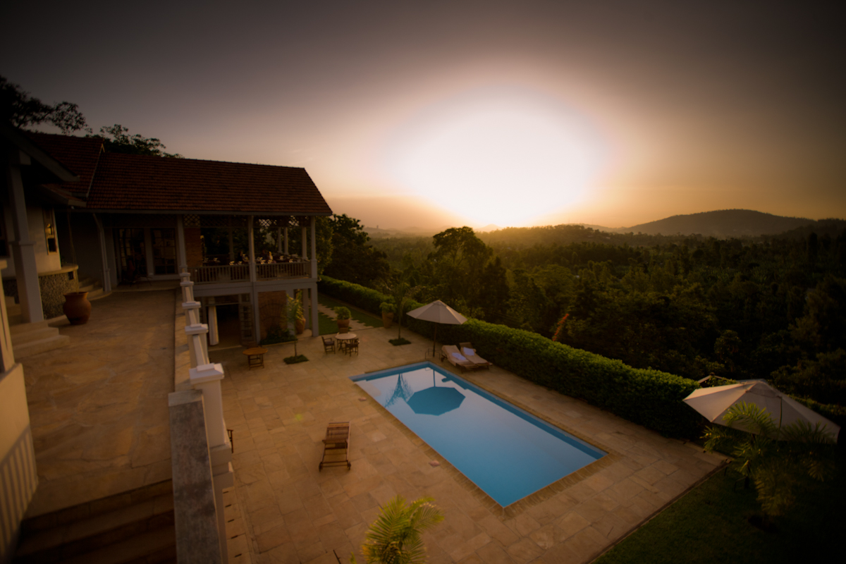 Machweo Wellness Retreat: Swimmingpool und Terrasse machweo, machweo wellness retreat, arusha, arusha nationalpark, axel janssens, janssens, swimmingpool, terrasse, afrikarma, afrikarma safaris, afrikarma safaris - wildnis. hautnah., afrikarma.de