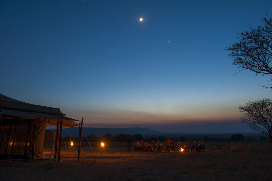 Bologonya, Mara under Canvas Tented Camp, Mobiles Camp, Nationalpark, Serengeti, Tanganyika Wilderness Camps, Tansania, Abend, Aktivitäten, Himmel, Lage, Lagerfeuer, Umgebung, Zelte, Afrikarma, Afrikarma Safaris, Afrikarma Safaris - Wildnis. Hautnah., Afrikarma.de