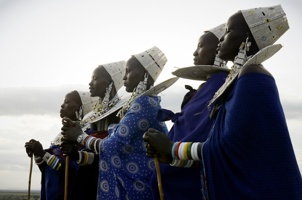Nduara Loliondo: Massai in Festkleidung