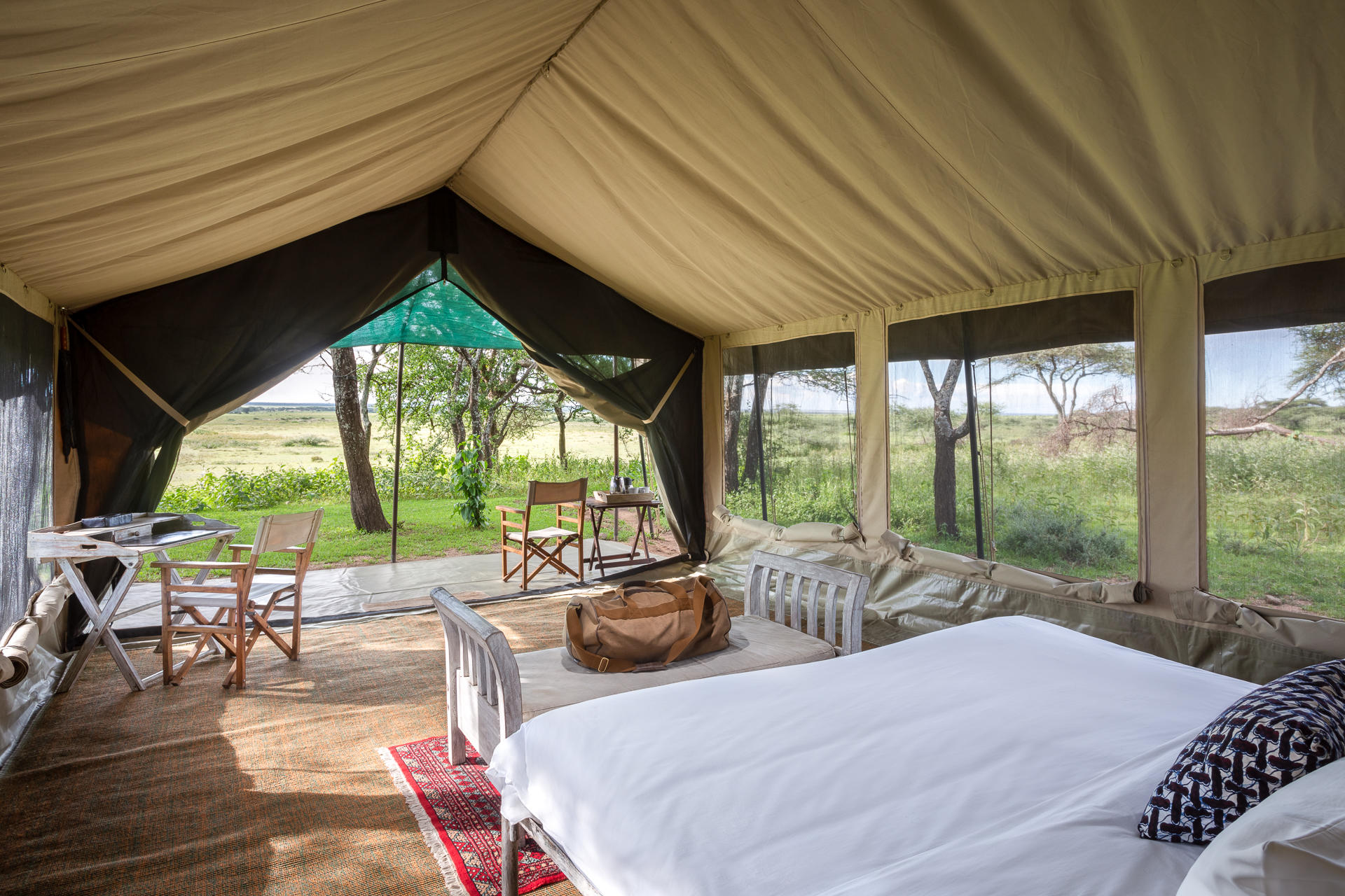 Serian's Serengeti South Camp: Safari Tent Blick hinaus
