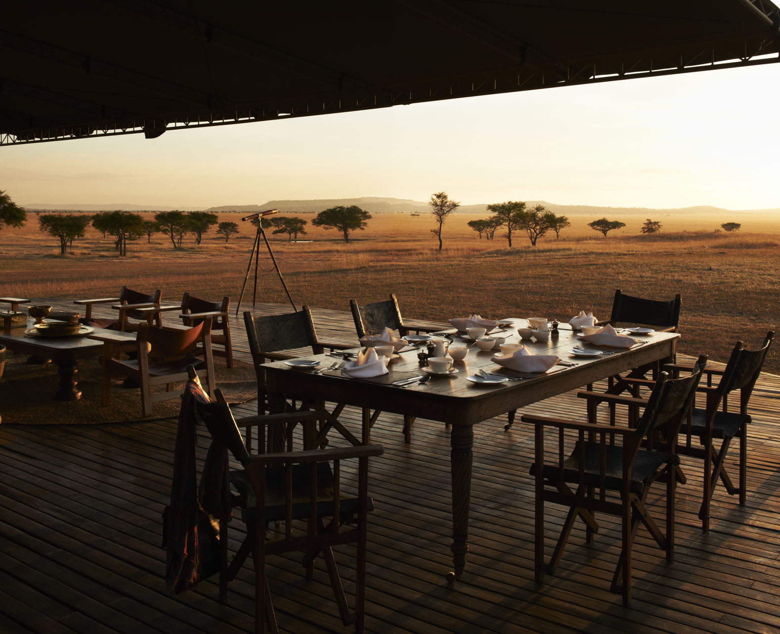 5 sterne, africa, afrika, afrikarma, auszeichnung, award, bilder, buchen, buchung, büffel, buschwanderung, elefant, environmental education centre, familien, galerie, gnu, great migration, gym, heißluftballon, heißluftballonsafari, information, informieren, kinder, leopard, löwe, luxuriös, luxus, migration, nachhaltigkeit, nachtpirschfahrt, nashorn, nordtansania, north tanzania, northern tanzania, nostalgie, nostalgisch, pferde, pirschfahrten, privareservat, private reserve, reise, reisen, reiseveranstalter, reiten, sabora tented camp, safari, serengeti, serengeti national park, serengeti nationalpark, singita airstrip, singita equestrian centre, singita grumeti reservat, singita grumeti reserve, singita sabora, Singita sabora tented camp, sopa, spitzmaulnashorn, sport, tansania, tanzania, urlaub, vollpension, wein, western corridor, www.afrikarma.de, zebra, ausblick, aussicht, central facilities, deck, frühstück, hauptgebäude, main area, main building, sonnendeck, tafel, tisch, zentrale Einrichtungen