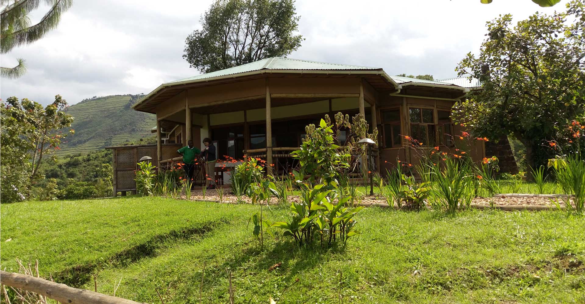 Ichumbi Gorilla Lodge: Hauptgebäude Bwindi Impenetrable Forest National Park, Gorilla Habituation Experience, Gorilla Trekking, Ichumbi Gorilla Lodge, Rushaga, Afrikarma, Afrikarma Safaris, Afrikarma Safaris - Wildnis. Hautnah., Afrikarma.de, Hauptgebäude