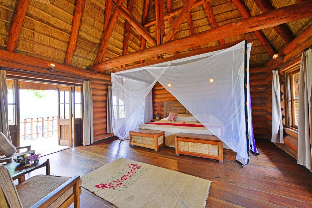 Chimpansee Tracking, Fort Portal, Kyaninga Lodge, Lake Kyaninga, Cottages, Doppelbett, Gästezimmer, Afrikarma, Afrikarma Safaris, Afrikarma Safaris. Wildnis. Hautnah., Afrikarma.de