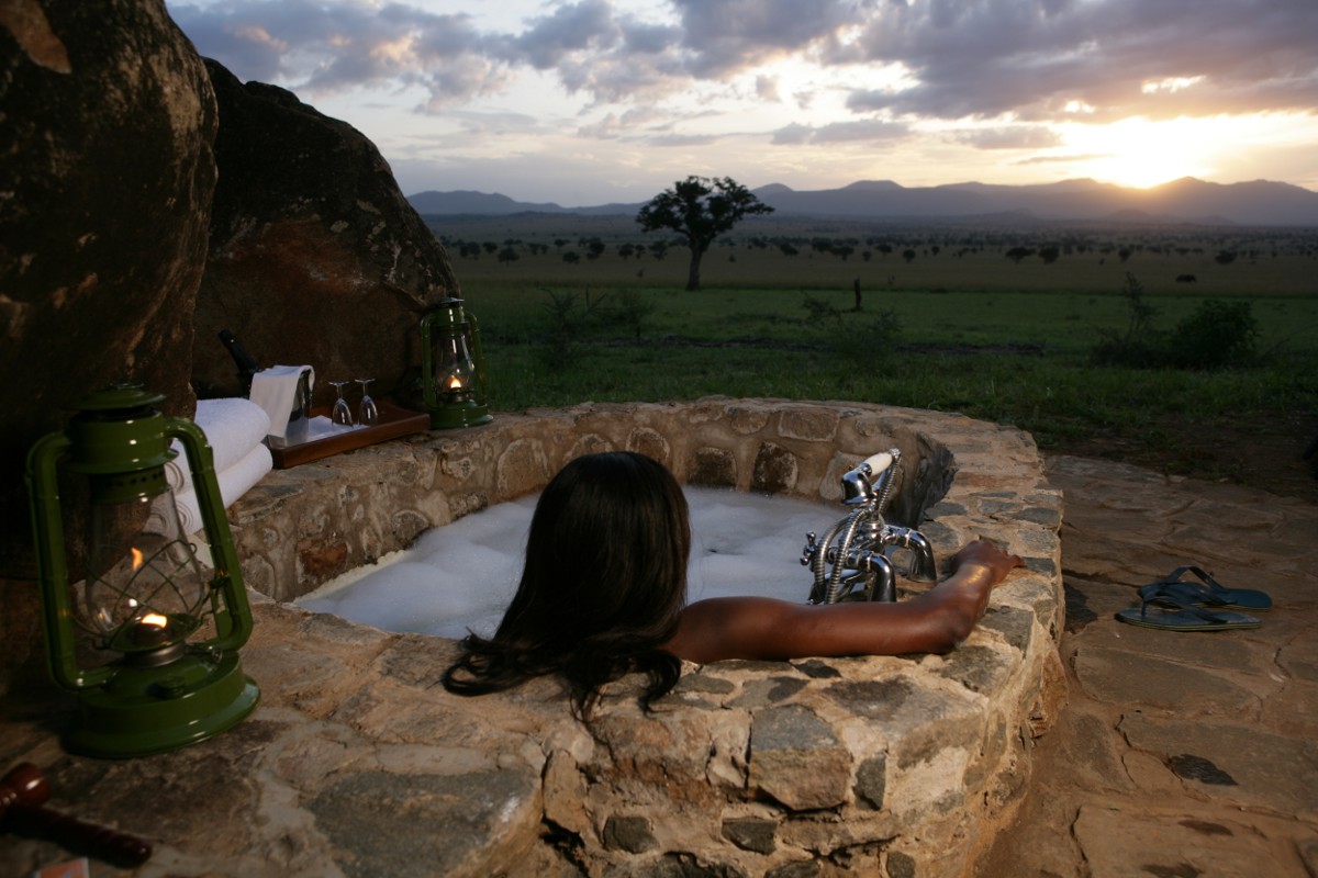 Apoka Lodge, Kidepo National Park, Kidepo Valley, Savanne, Badewanne, Schaumbad, Sonnenuntergang, Afrikarma, Afrikarma Safaris, Afrikarma.de, Wildplaces Uganda, Apoka Safari Lodge, Narus-Tal