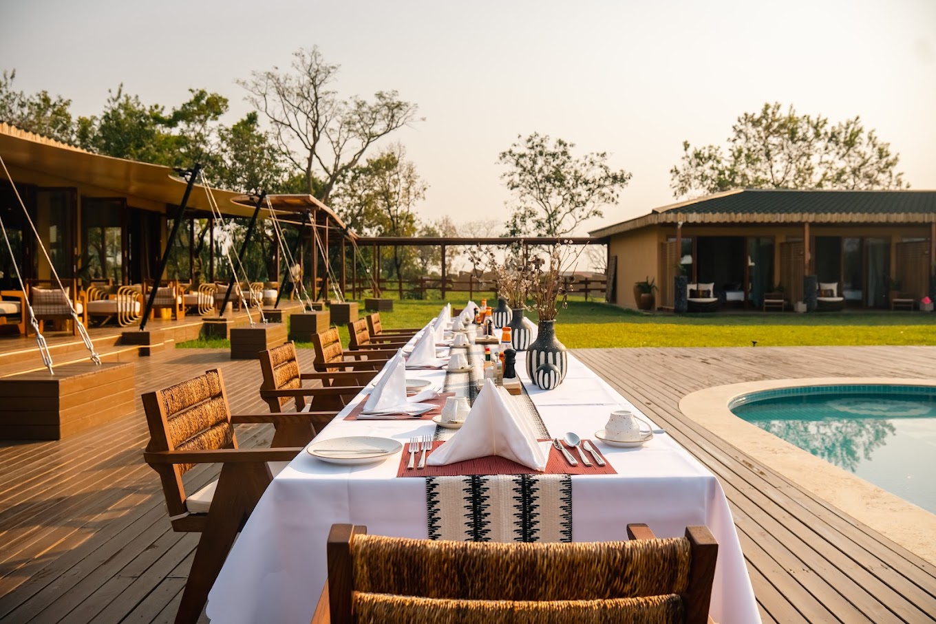 Entikko Safari Lodge: Dinner am Pool