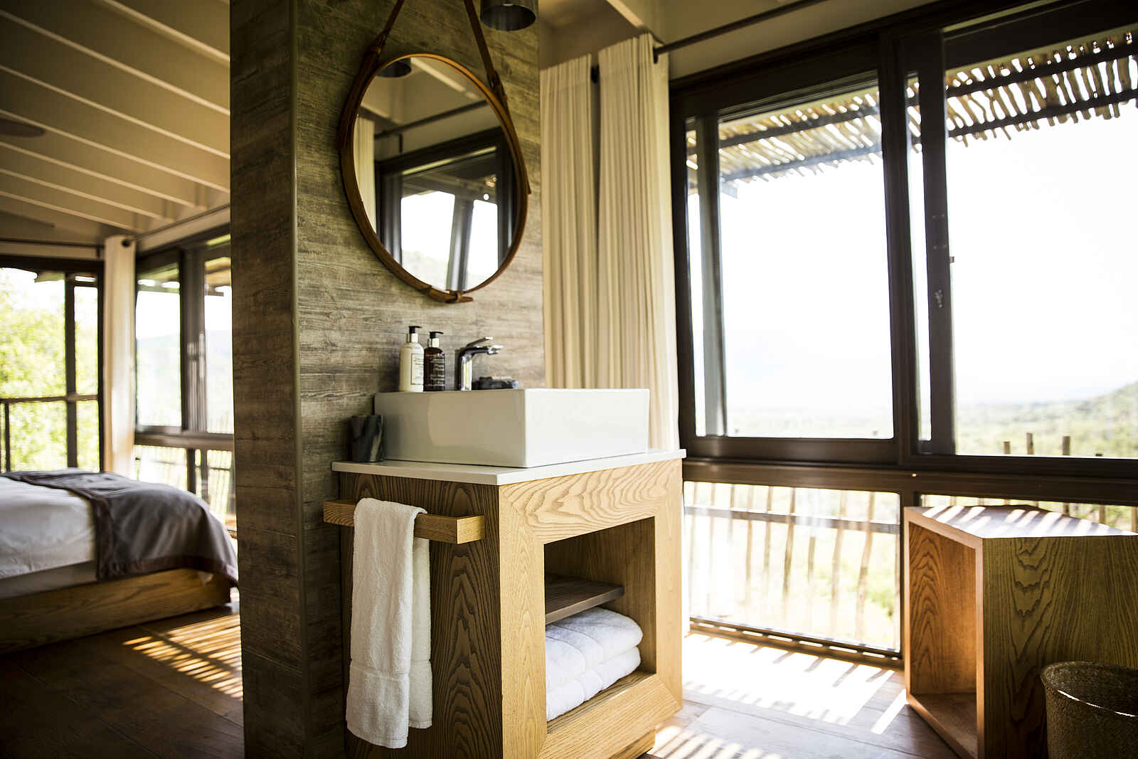 Marataba Mountain Lodge: Waschbecken mit Spiegel Marataba Mountain Lodge: Waschbecken mit Spiegel
