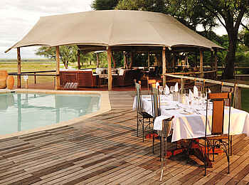 Anabezi Luxury Tented Camp: Am Swimming Pool