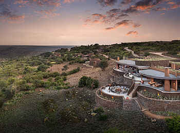 andBeyond Suyian Lodge: Die Lodge aus der Vogelperspektive andBeyond Suyian Lodge: Die Lodge aus der Vogelperspektive