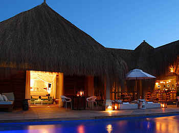 Azura Benguerra Island: Presidential Villa bei Nacht Azura Benguerra Island: Presidential Villa bei Nacht