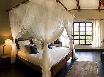 Bashay Rift Lodge: Doppelbett im Cottage Bashay Rift Lodge: Doppelbett im Cottage