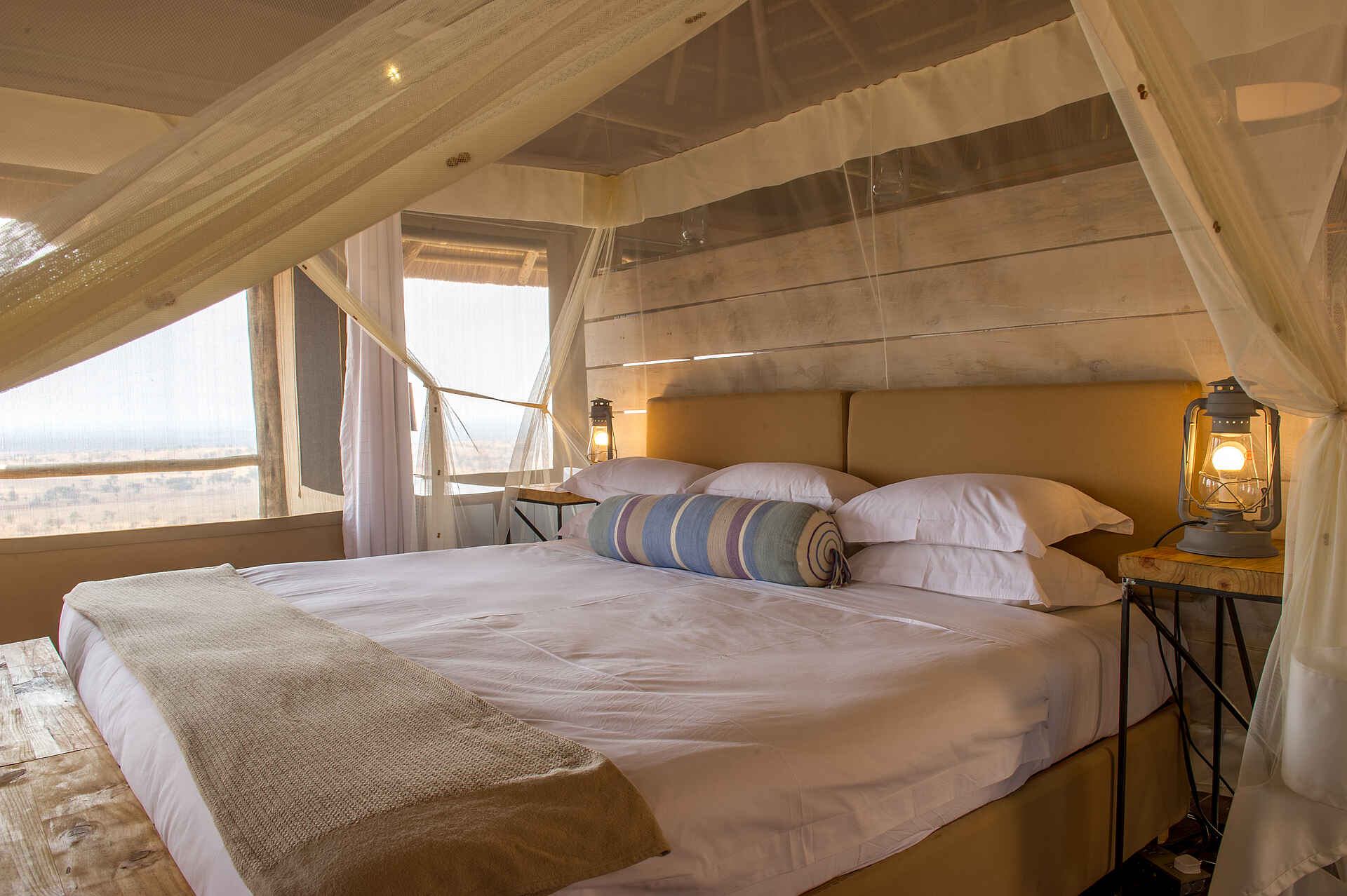 Kubu Kubu Tented Camp: Bett mit Ausblick