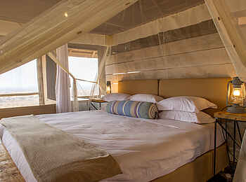 Kubu Kubu Tented Camp: Bett mit Ausblick