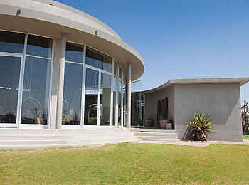 Naankuse Lodge: Hauptgebäude Naankuse Lodge: Hauptgebäude