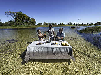 Pelo Camp: Lunch in einem Okavango-Seitenarm Pelo Camp: Lunch in einem Okavango-Seitenarm