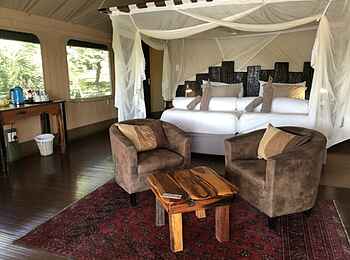 Shametu River Lodge: Blick aufs Bett