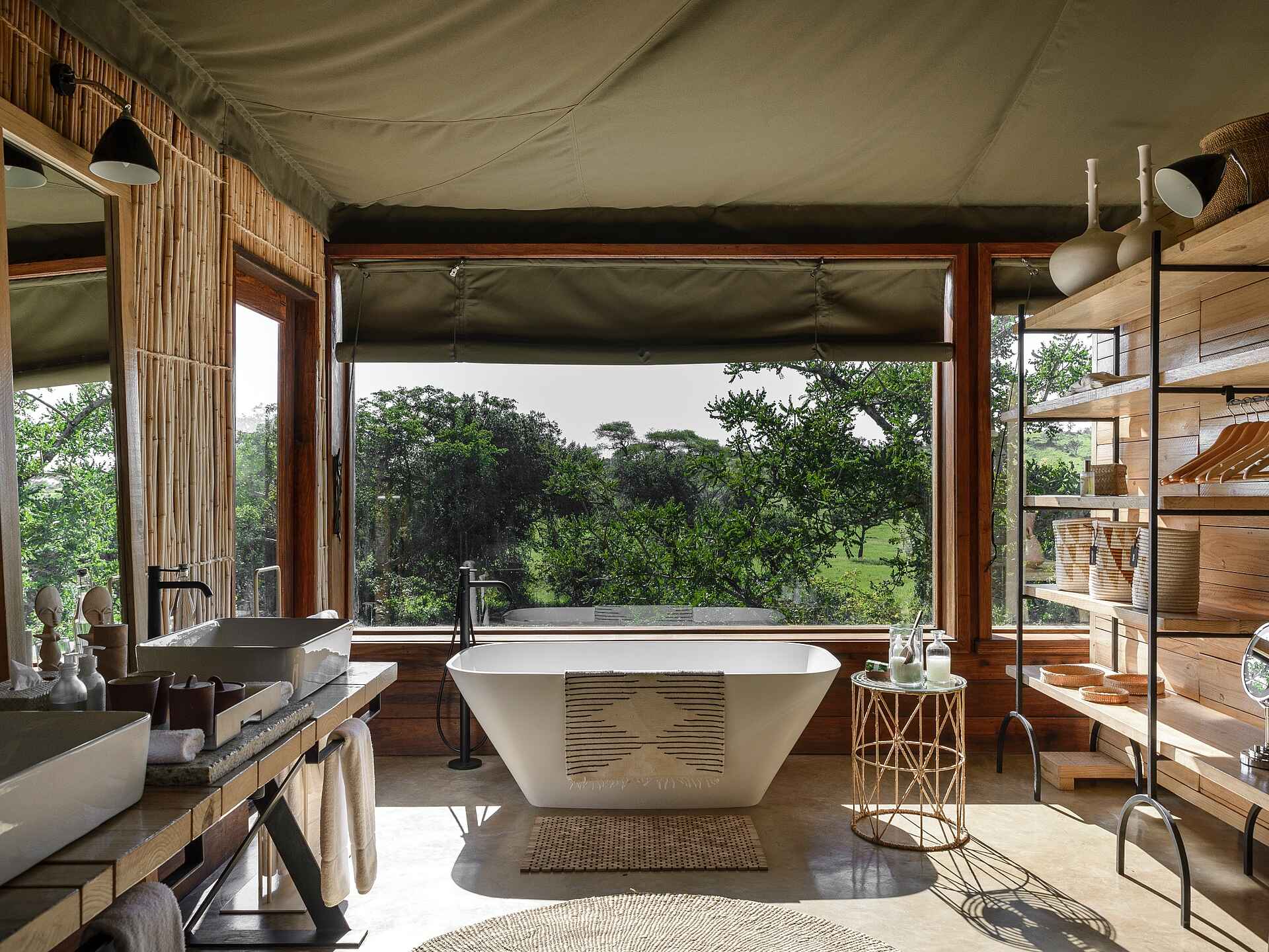 Singita Faru Faru: Badezimmer mit freistehender Badewanne