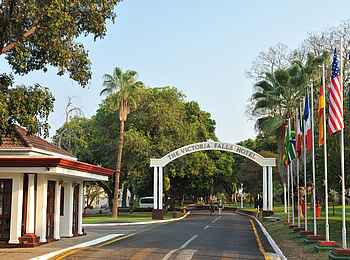 Victoria Falls Hotel: Zufahrtstraße