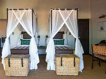 Fitzpatrick’s at Jock: Zwei einzelbetten mit Mückennetzen