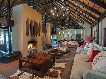 Kariega River Lodge: Haupt Lounge der Lodge