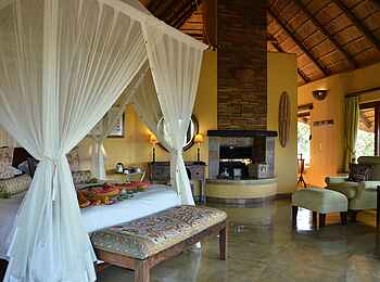 Motswiri Private Safari Lodge: Eine der Bush Villas von innen Motswiri Private Safari Lodge: Eine der Bush Villas von innen