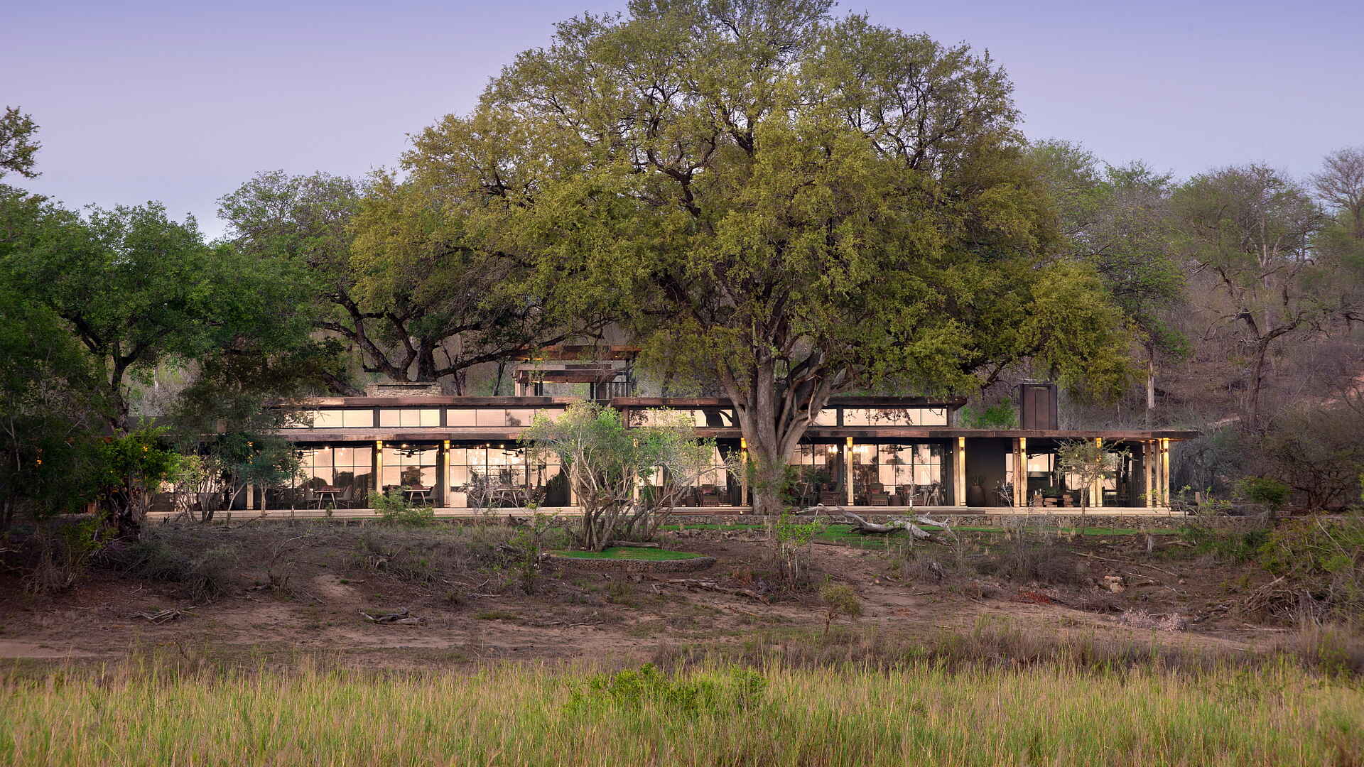 Tengile River Lodge: Aussenansicht Glasfassade