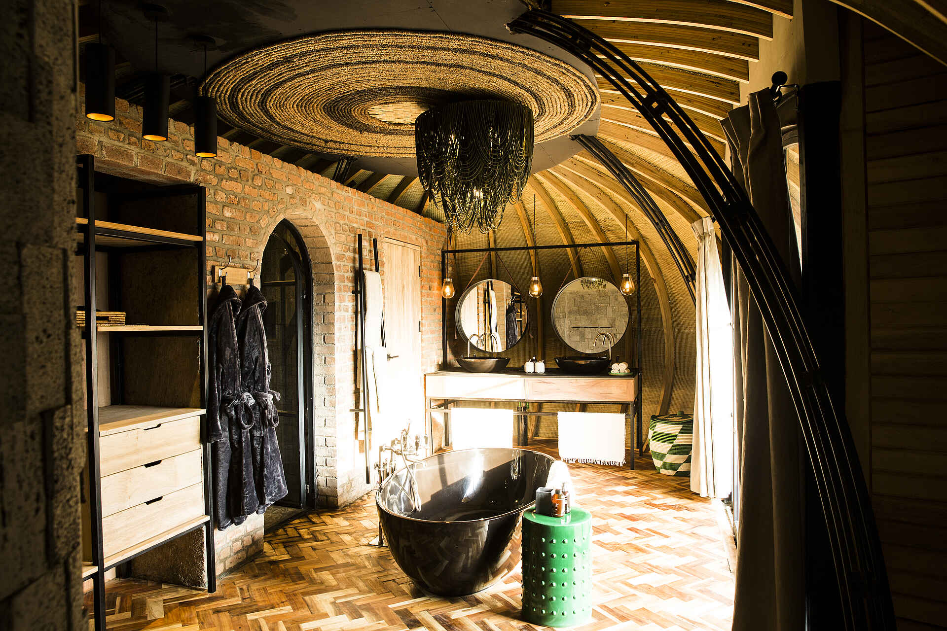 bisate lodge, gorilla tracking, ruanda, volcanoes nationalpark, badewanne, badezimmer, afrikarma, afrikarma safaris, afrikarma safaris - wildnis. hautnah., afrikarma.de