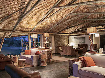 Chem Chem Lodge: Die Main Lounge Chem Chem Lodge: Die Main Lounge