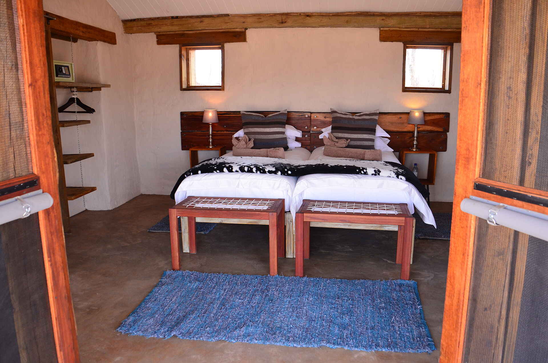 Abgeschiedenheit, Afrika, afrikarma, Afrikarma Safaris, afrikarma.de, Botswana, Chobe Elephant Camp, Chobe National Park, Chobe River, Natur, Safari, Savanne, Tiere, Wildnis, Deck, Doppelbett, afrikarma Safaris - Wildnis. Hautnah.