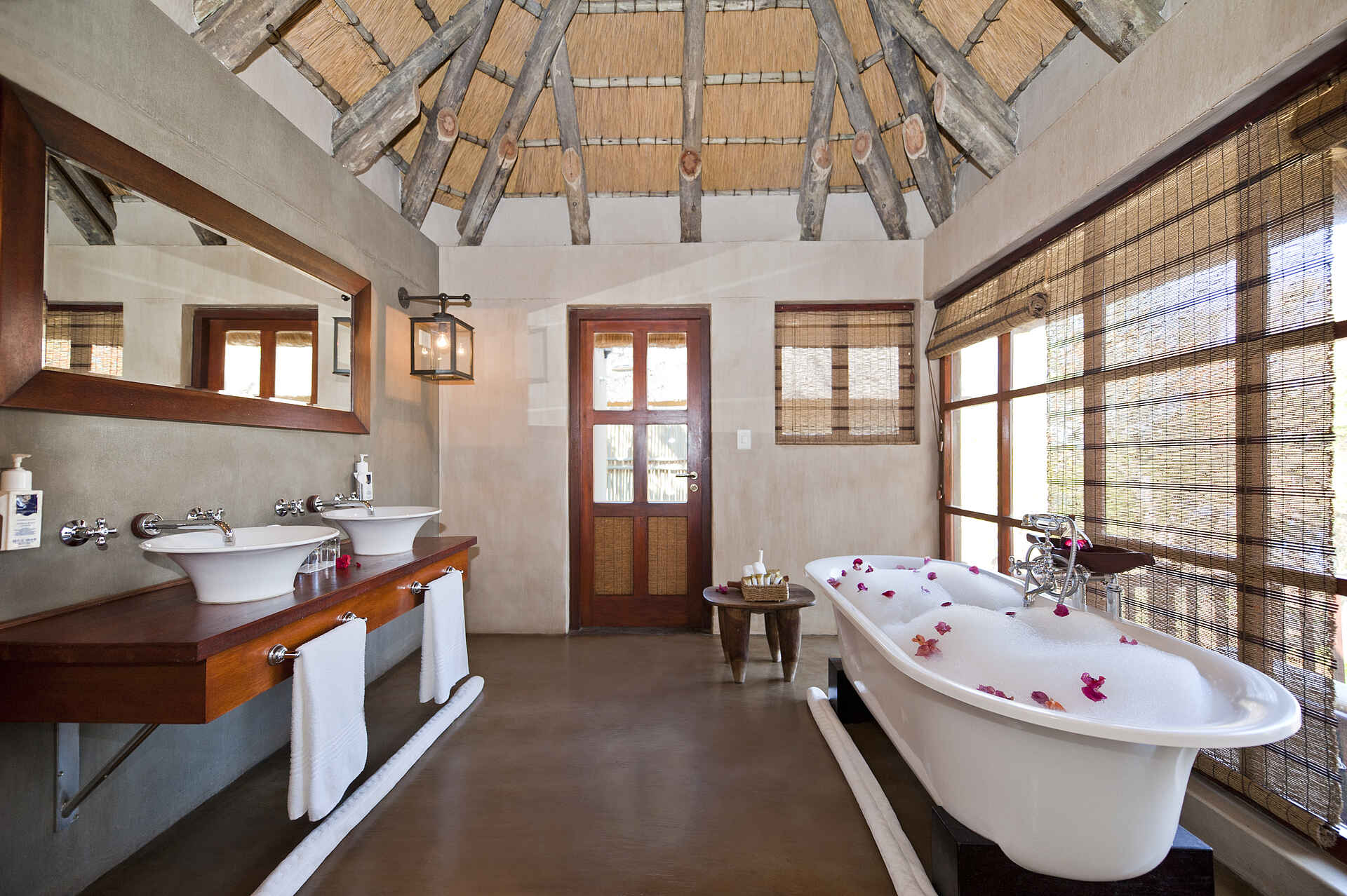 africa, afrika, bagani area, buffalo game park, buffalo game reserve, caprivi, caprivi strip, caprivi-streifen, divava, divava okavango lodge, divava okavango lodge & spa, divava okavango lodge and spa, divundu, erholung, kavango river region, mahango, mahango national park, mahango nationalpark, namibia, nordnamibia, nordostnamibia, north-eastern namibia, northern namibia, okavango, okavango river, popa falls, popa wasserfall, resdest, reservation destination, safari, southern africa, spa, südliches afrika, urlaub, west-caprivi, western caprivi, bad, badezimmer, chalet, gäste, gästechalet, guest room, unterkunft