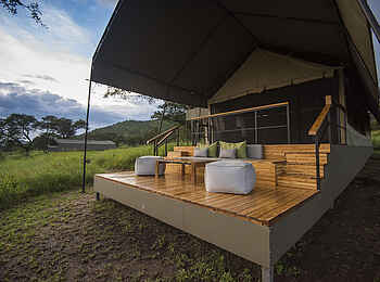 Dunia Camp: Family Tent Terrasse