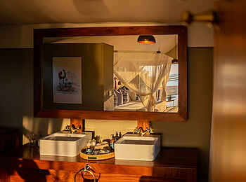 Fothergill Island Luxury Camp: Family Suite Bad