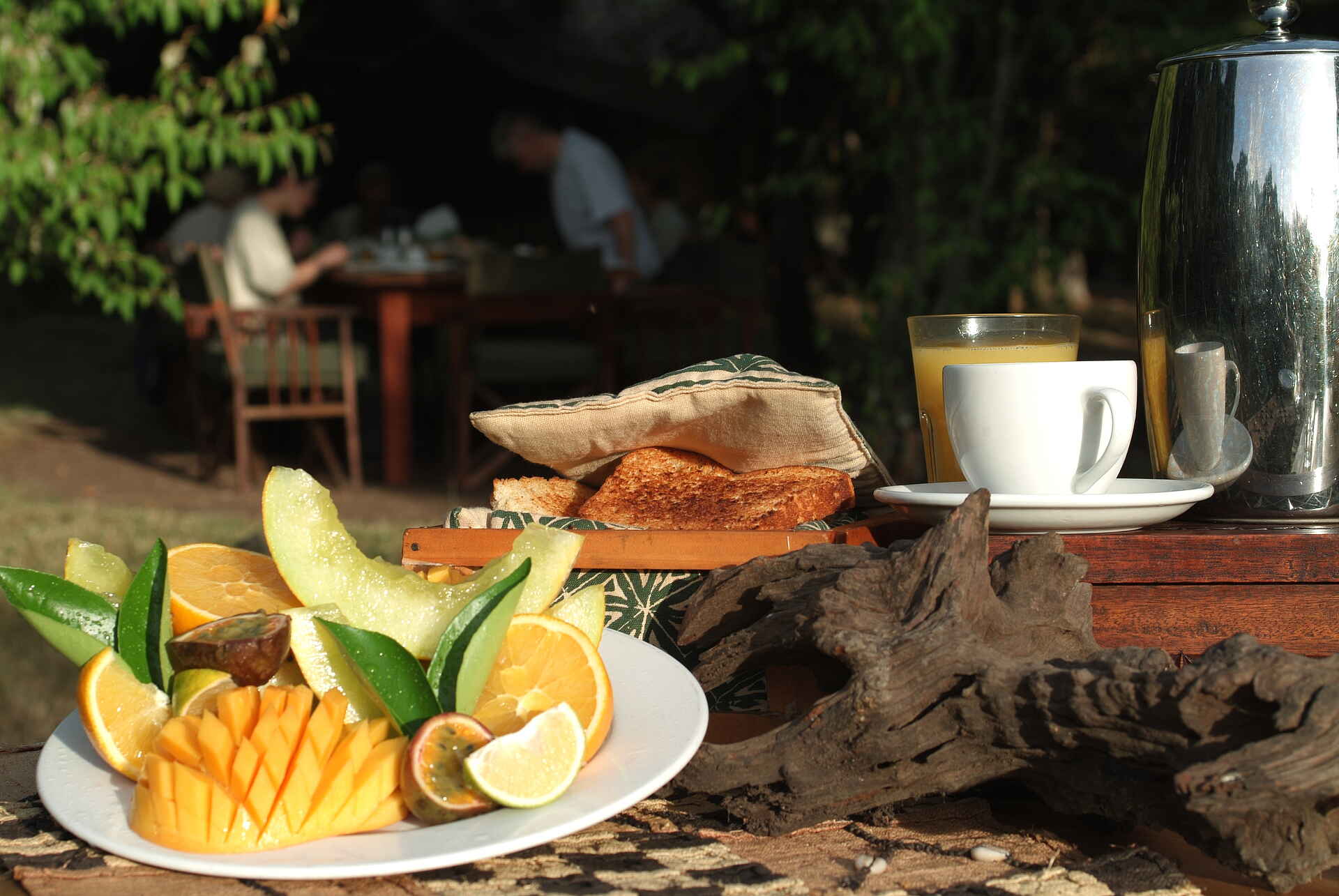 Acacia Valley, Aitong, Fly Camping, Kicheche Camps, Kicheche Mara Camp, Mara North Conservancy, Masai Mara, Nachhaltig, Ökologisch, Olare Orok River, Frühstück, Kaffee, Obst, Saft, Tee, Toast, Afrikarma, Afrikarma Safaris, Afrikarma Safaris – Wildnis. Hautnah., afrikarma.de