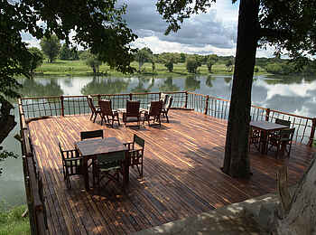 Leopard Lodge: Flussdeck um die Mittagszeit