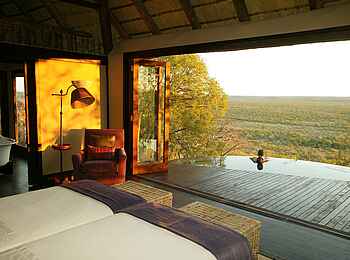 Little Ongava: Infinity Pool vor dem Schlafraum Little Ongava: Infinity Pool vor dem Schlafraum