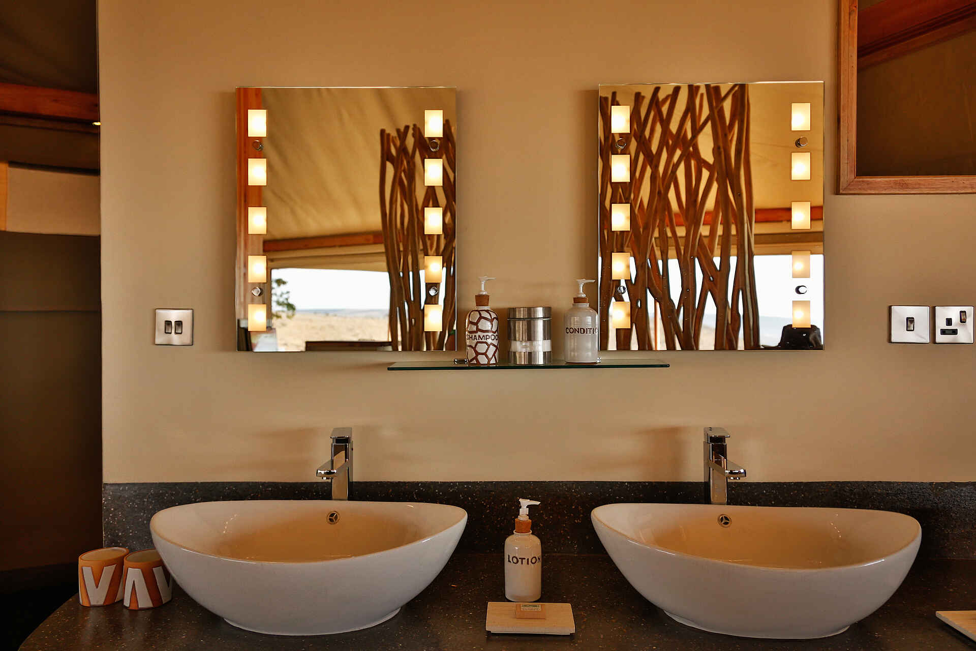 Afrika, Elewana, Kenia, Laikipia, Laikipia-Plateau, Loisaba Conservancy, Loisaba Tented Camp, Safari, Afrikarma, Afrikarma Safaris, Afrikarma Safaris - Wildnis. Hautnah., afrikarma.de, Badausstattung, Badezimmer, Interieur, Zelt