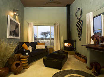 Okonjima Bush Camp: Honeymoon Suite mit Kamin