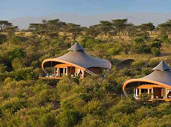 Mahali Mzuri: Die Zelte heben sich aus der Landschaft hervor