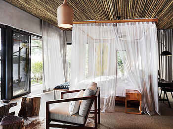 Matetsi Victoria Falls: Schlafbereich mit Moskitonetz Matetsi Victoria Falls: Schlafbereich mit Moskitonetz