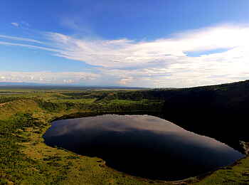 Volcanoes Kyambura Gorge Lodge: Lake Kitagata Volcanoes Kyambura Gorge Lodge: Lake Kitagata