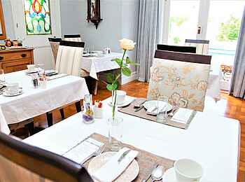 Abbey Manor Luxury Guesthouse: Im Frühstücksraum