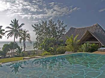 Alfajiri Villas: Swimmingpool der Beach Villa