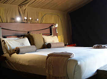 Camp Savuti: Doppelbett